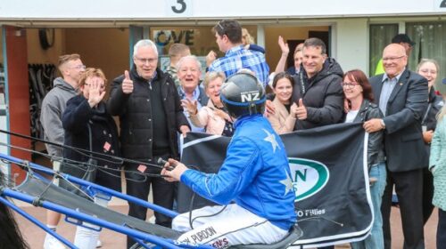 Owners-celebrating-Millwood-Nike-Frank-E