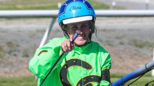 Olivia-Thornley-salute-Akuta-Ashburton-b